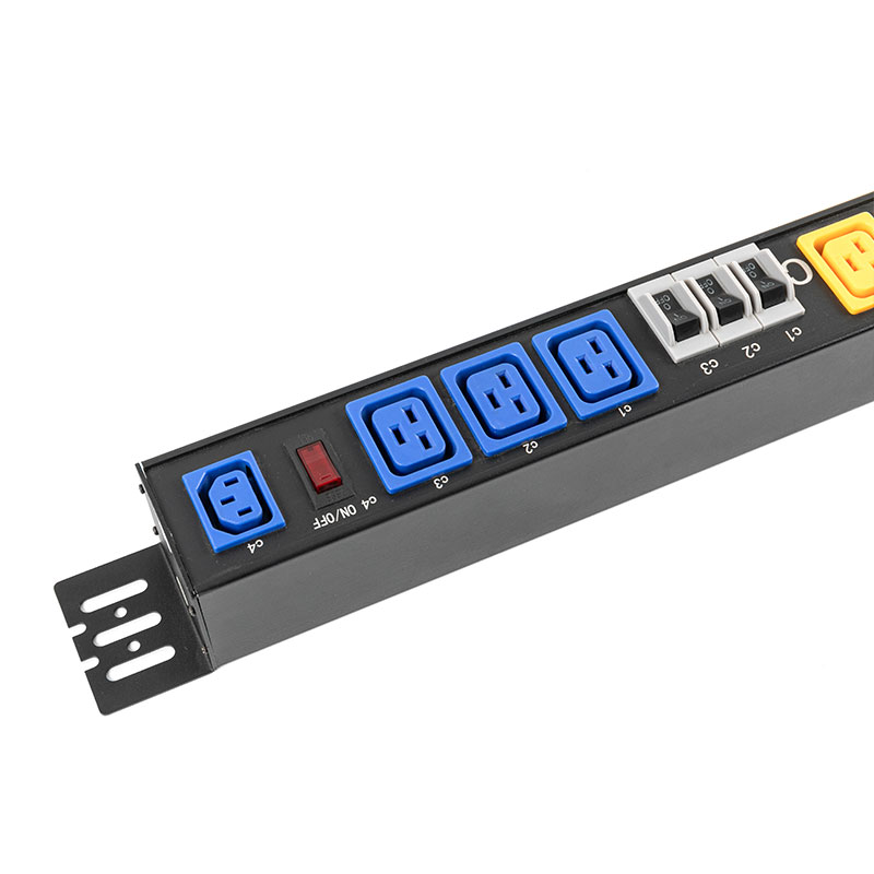 3 Faz 10 Çıkışlı C13 C19 Dikey Kesici Aşırı Yük Koruması Anahtarlı Rack Pdu